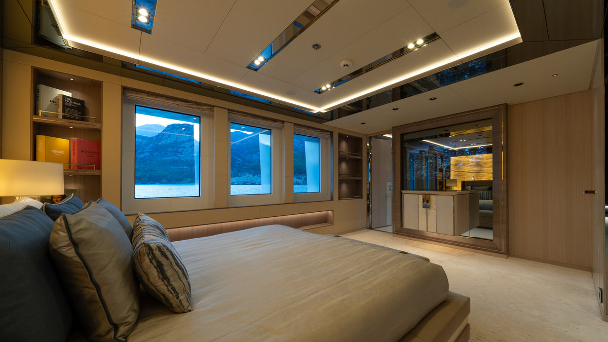 Al Reem guest cabin with upholstered bed-end bench