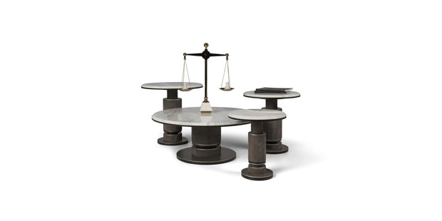 Tavolino laterale ordinato