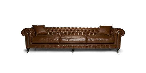 Divano Chesterfield Bristol in pelle color cuoio, vista frontale