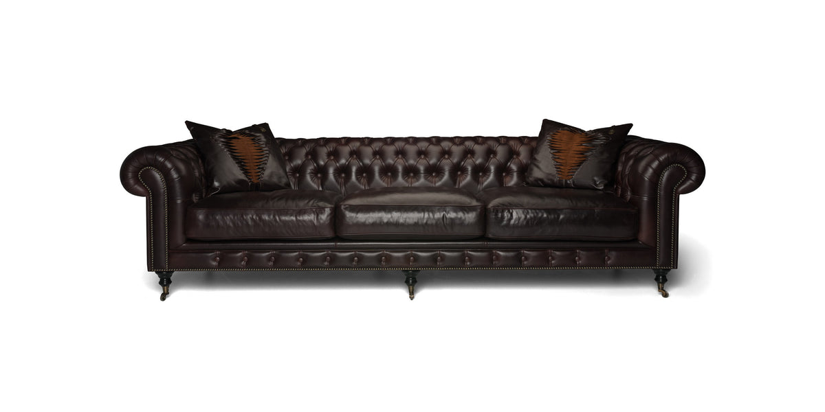 Диван Bristol в стиле Chesterfield из тёмно-коричневой кожи, вид спереди