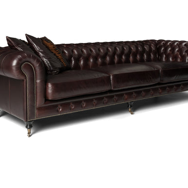 Диван Bristol в стиле Chesterfield из тёмно-коричневой кожи, вид в три четверти
