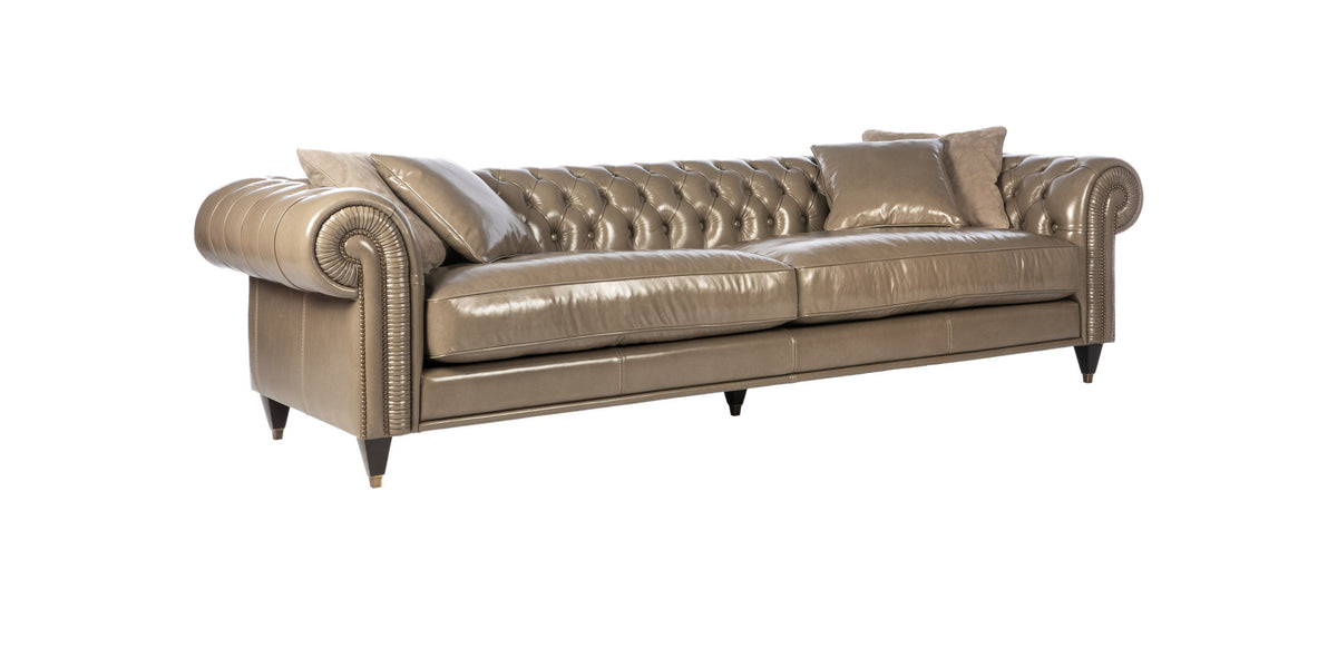 Edward Chesterfield Koltuk, metalik bronz deri, kapitone, kırlent, çapraz görünüm