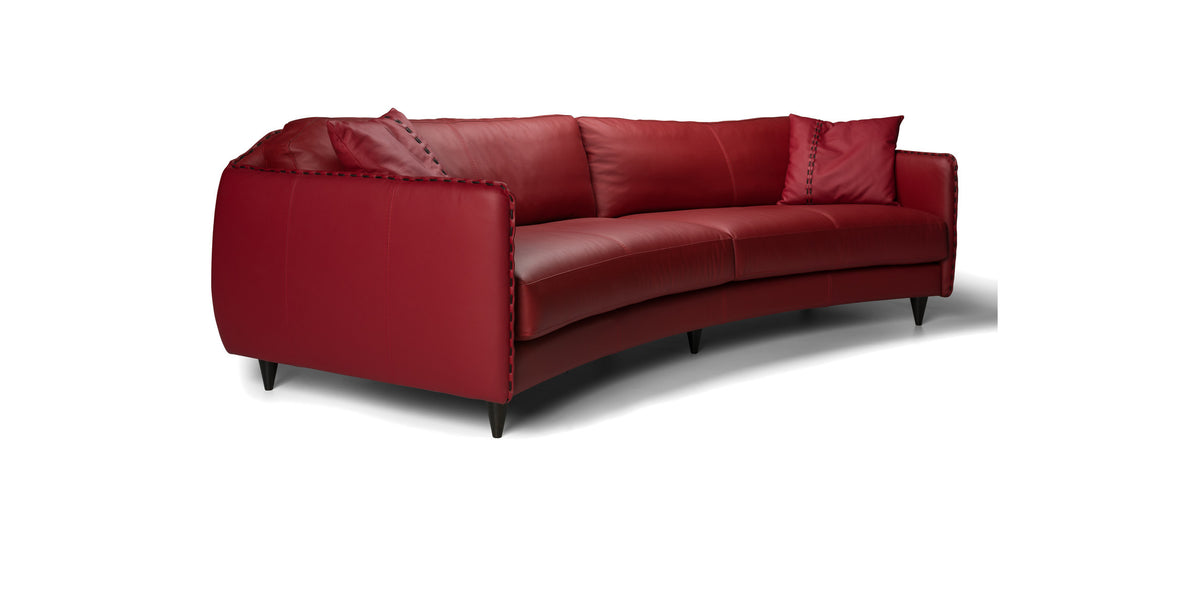 Janette Curved sofa in red leather, three-quarter view