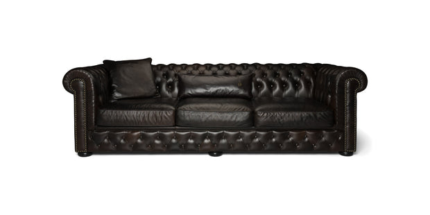 Divano Chesterfield Liverpool in pelle marrone scuro, vista frontale