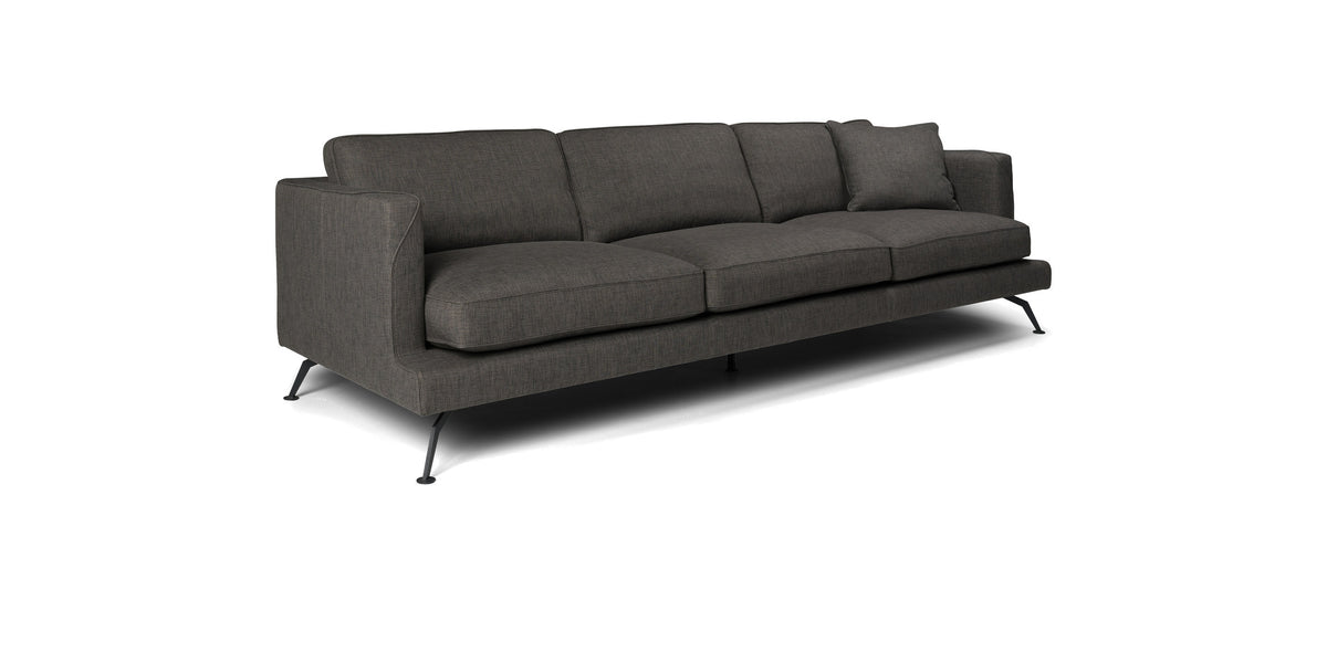 Диван Melanie из тёмно-серой ткани, декоративная подушка, вид в три четверти